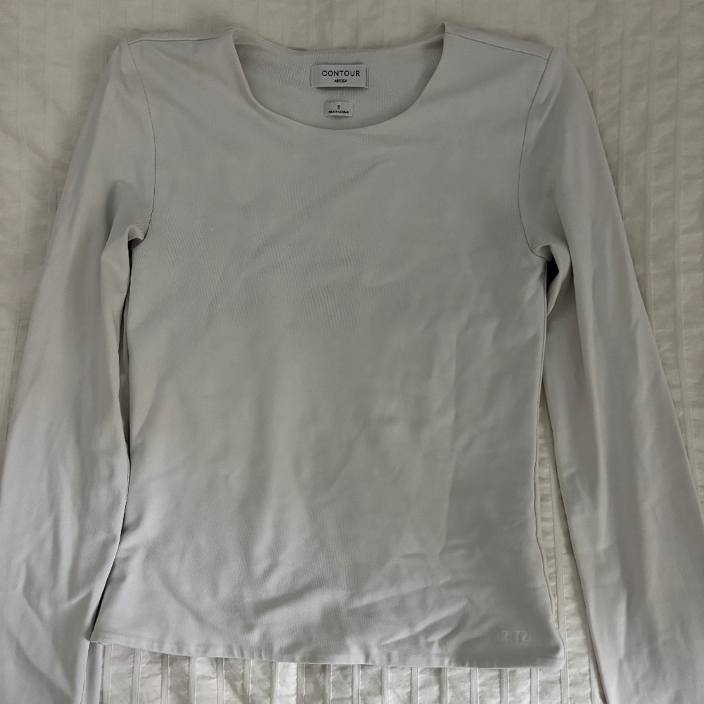 Aritzia contour off white long sleeve